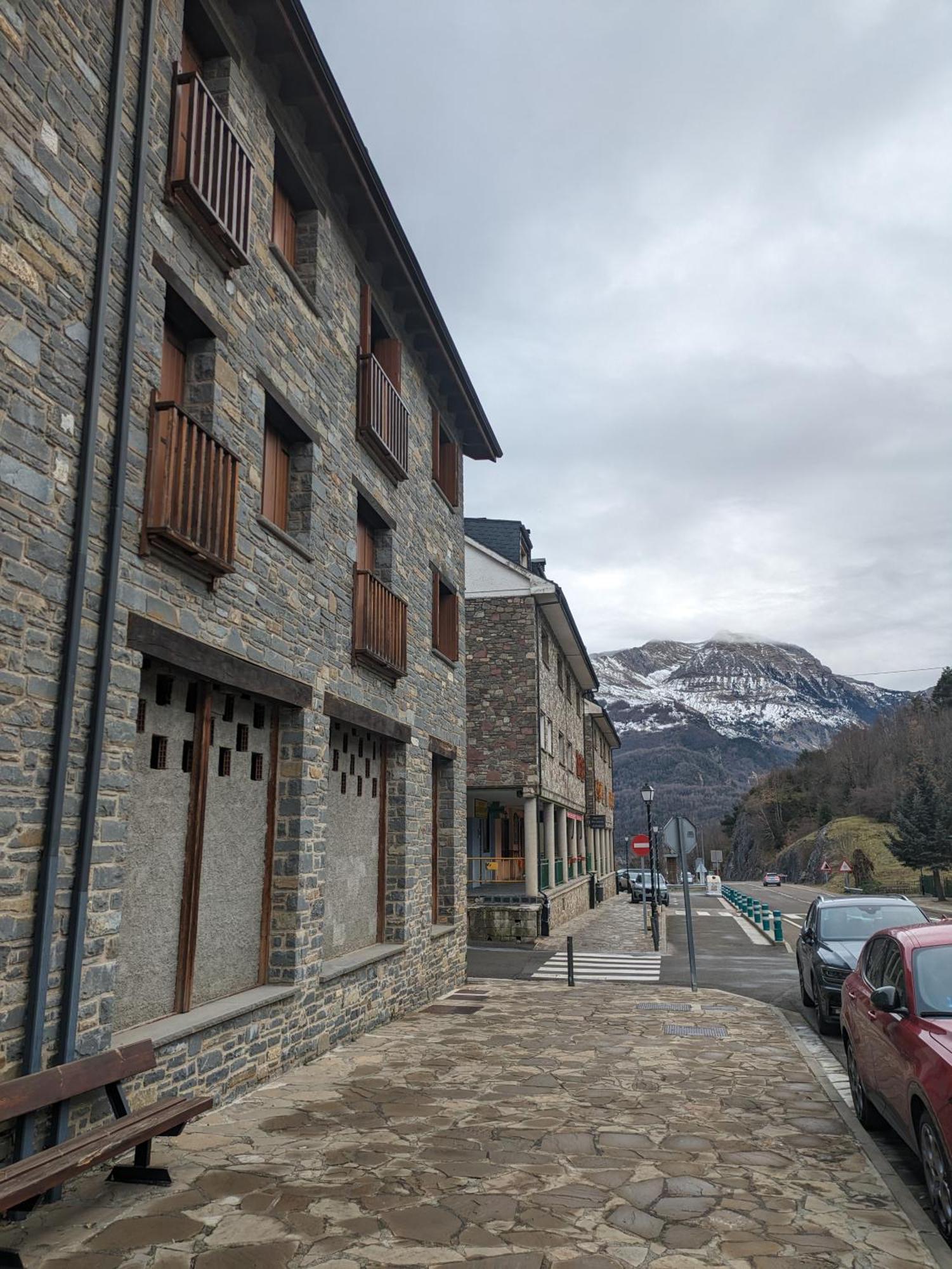 La Casa De La Montana Daire Escarrilla Dış mekan fotoğraf